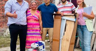 Emprendedoras de Orán recibieron telas y máquina de coser